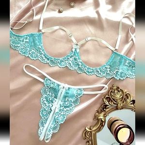 OFFER $28🐿️ NEW SIZZLING Floral Lace Open Bust set L. SEXY Gift idea 🎁